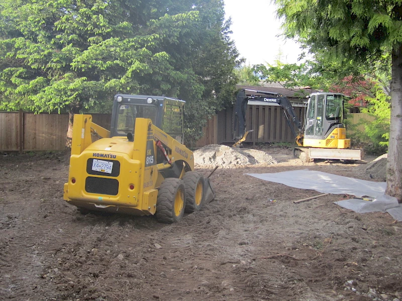 Yard levelling excavator